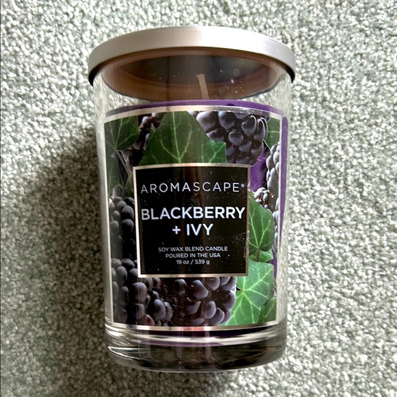 Aromascape Blackberry + Ivy Candle - Picture 1 of 4